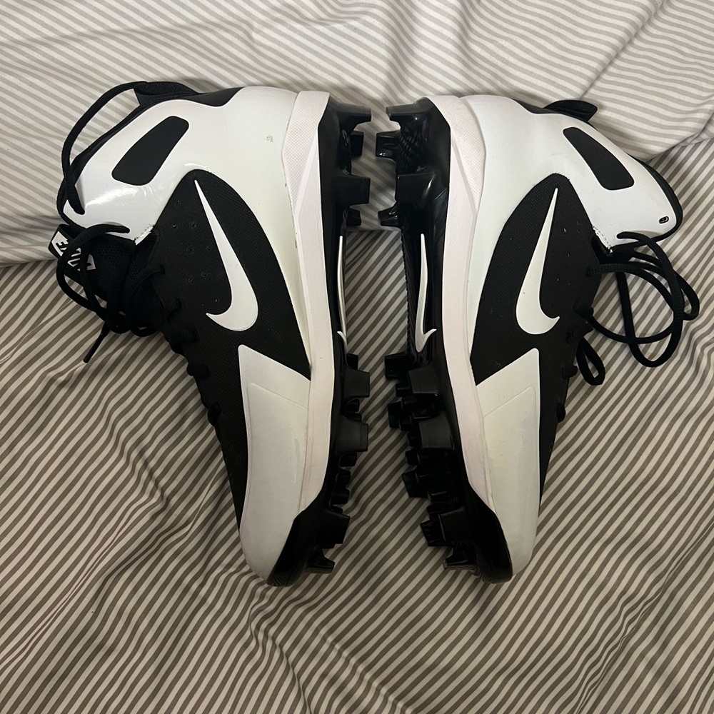 Nike Alpha Huarache Pro Mid Baseball Cleat